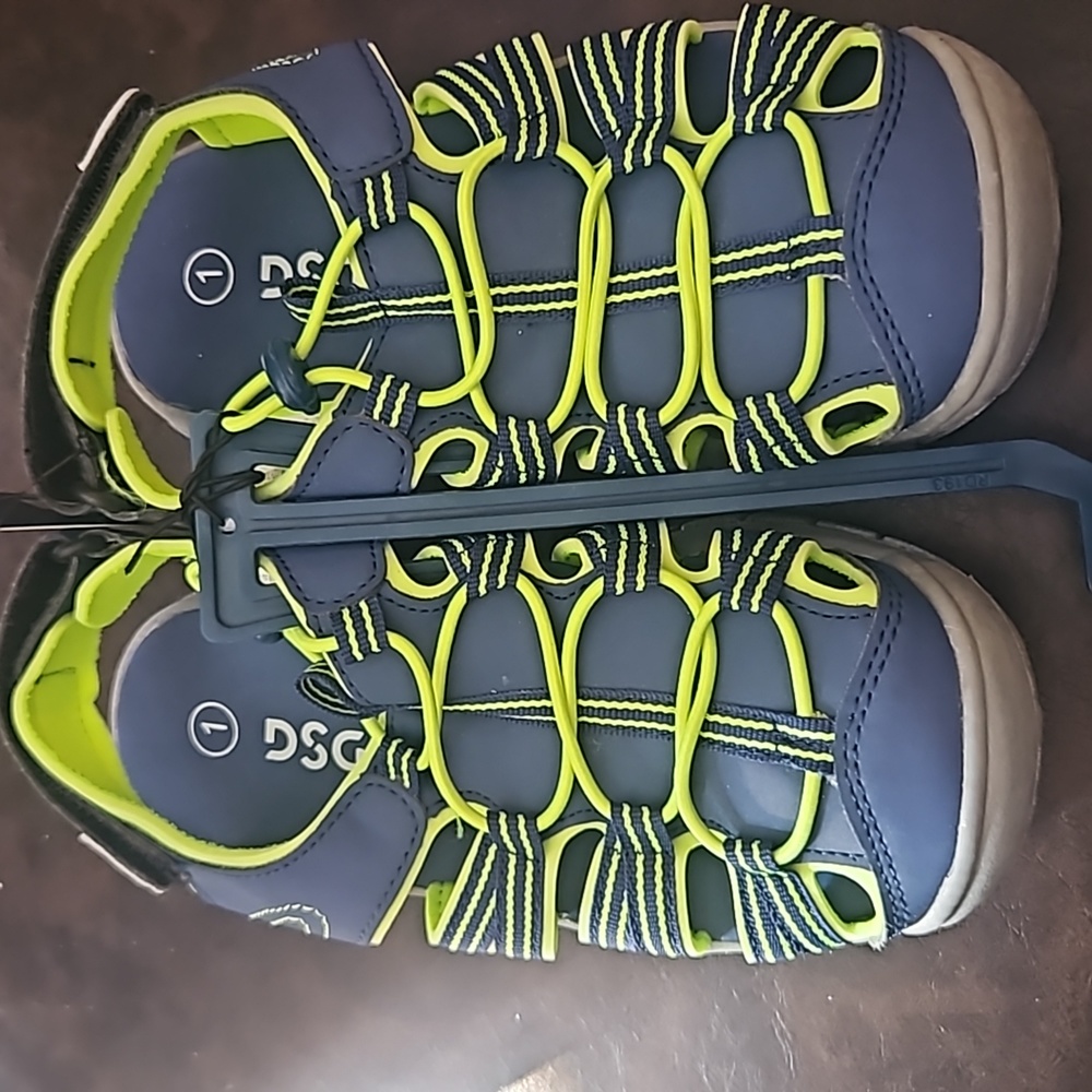 DSG Direct Youth Caged Sandals: BLUE/GREEN: NWT: SIZE 1